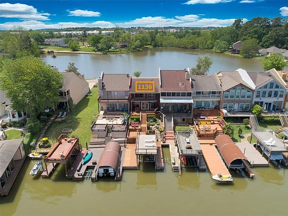 3rd image of 1136 Lake View Dr