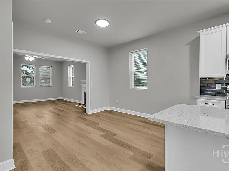 828 W 48th St — Photo 14