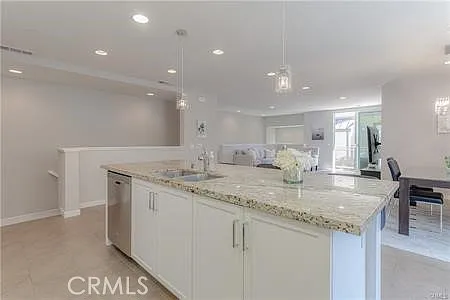 37 Waldorf — Photo 15