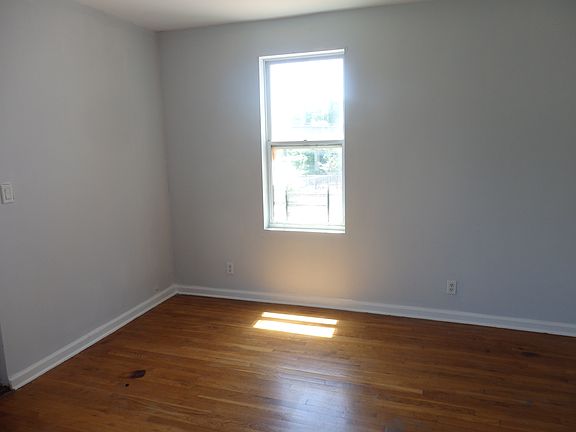 5th image of 316 Beach 84th St #2