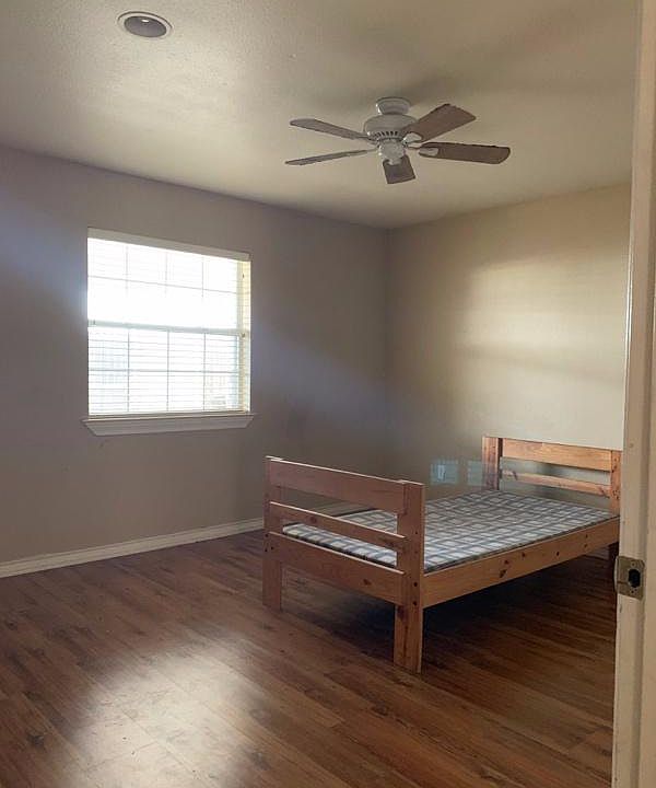 1st image of 917 N Hancock Ave