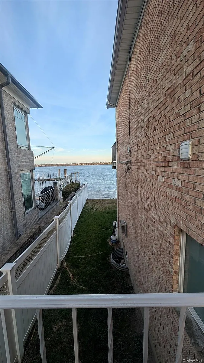 Building Photo - 15095 Powells Cove Blvd