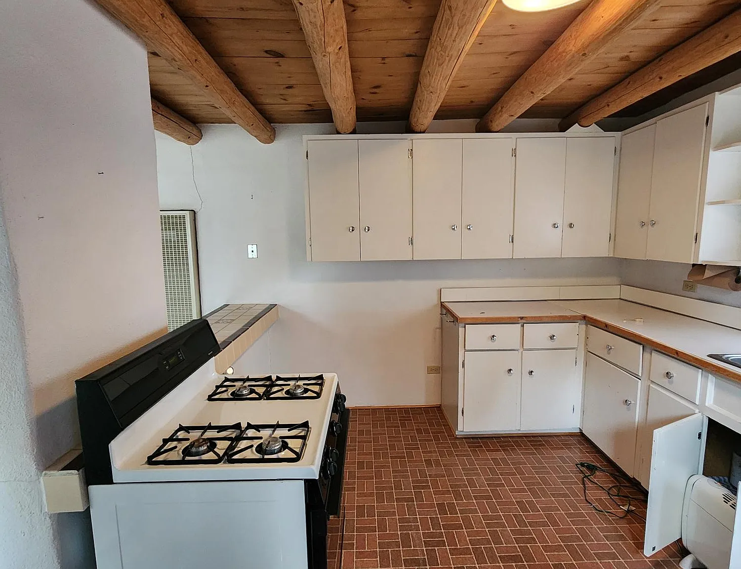 2 bed, 1100 sqft, $2,000 — Photo 2