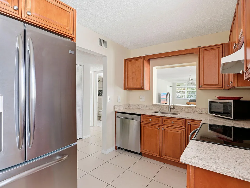 2825 SW 22nd Ave #201