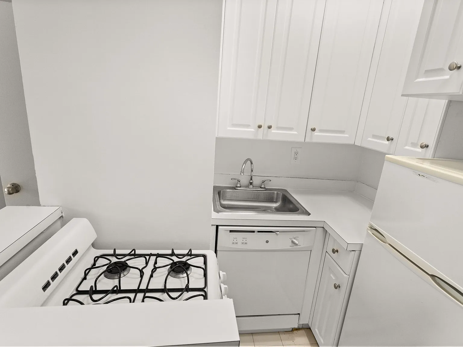 452 East 78th Street — Photo 4