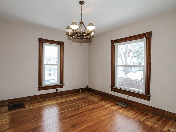 3rd image of 12 E Walnut St