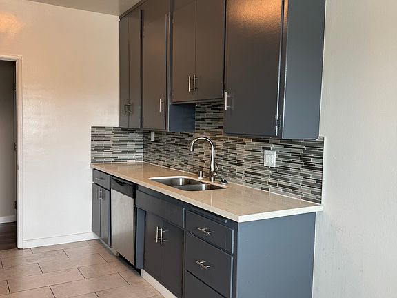 4th image of 502 Avenue G