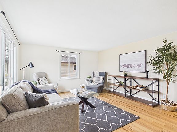 3rd image of 837 Harding St