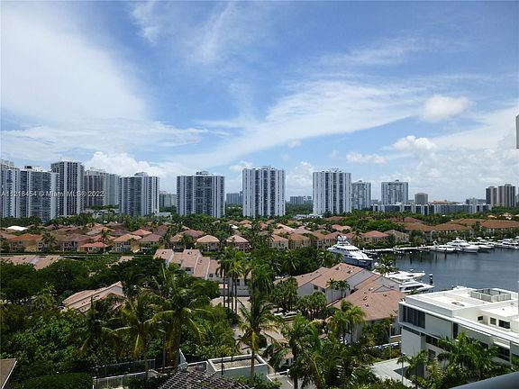 5th image of 21055 NE Yacht Club Dr #1009