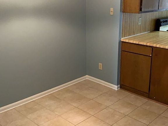 5th image of 3029A Dale Ct