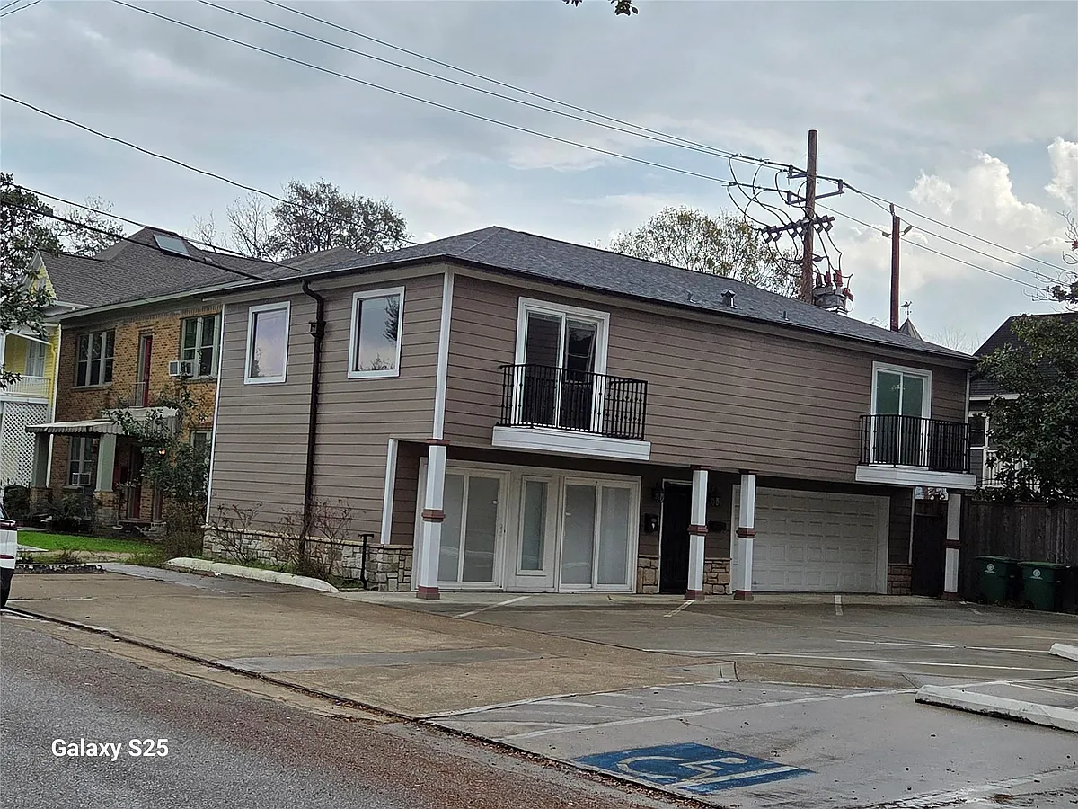 Building Photo - 102 E 5th St