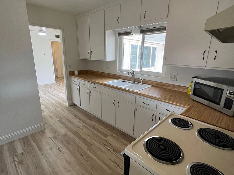 212 Acacia Ave — Photo 4