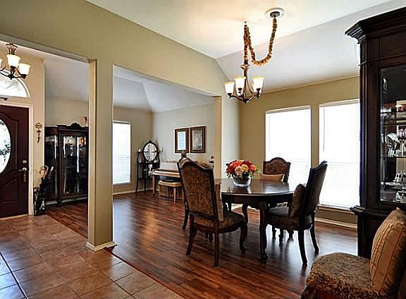 2nd image of 1620 Shadow Crest Dr
