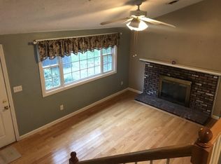 7 W Hill Rd, Plymouth, MA 02360
