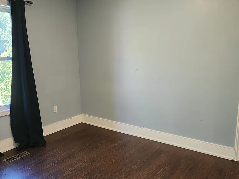 206 Caradoc St S — Photo 12