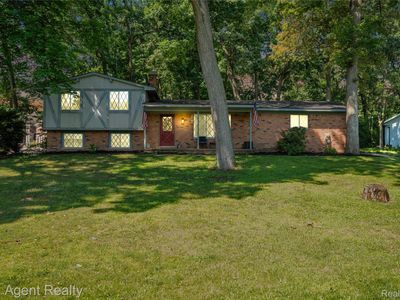 2048 Welbeck Dr, West Bloomfield, MI, 48324