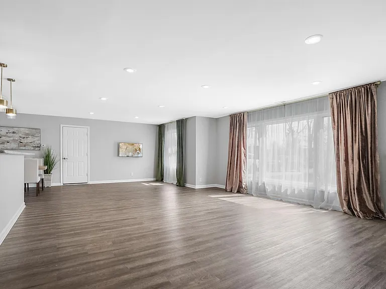 2905 W Hickory Grove Rd — Photo 10