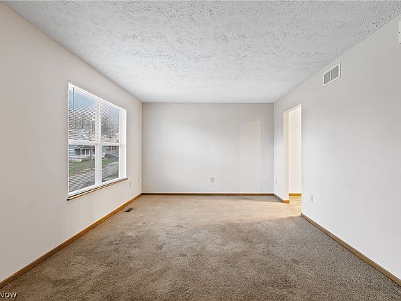 4th image of 103 W Crosier St