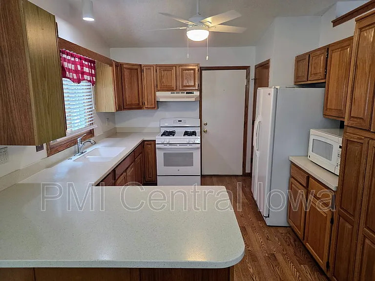 5310 Brookview Dr — Photo 3