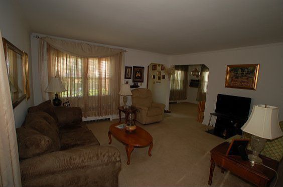 4th image of 570 6th Ave