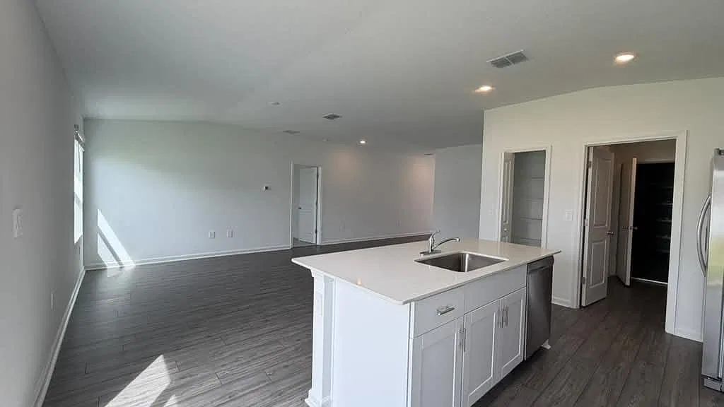 3 bed, 1484 sqft, $1,990 — Photo 3