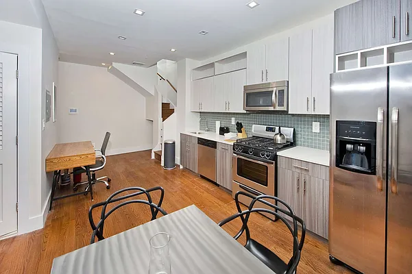 Rented by NOVO | media 42