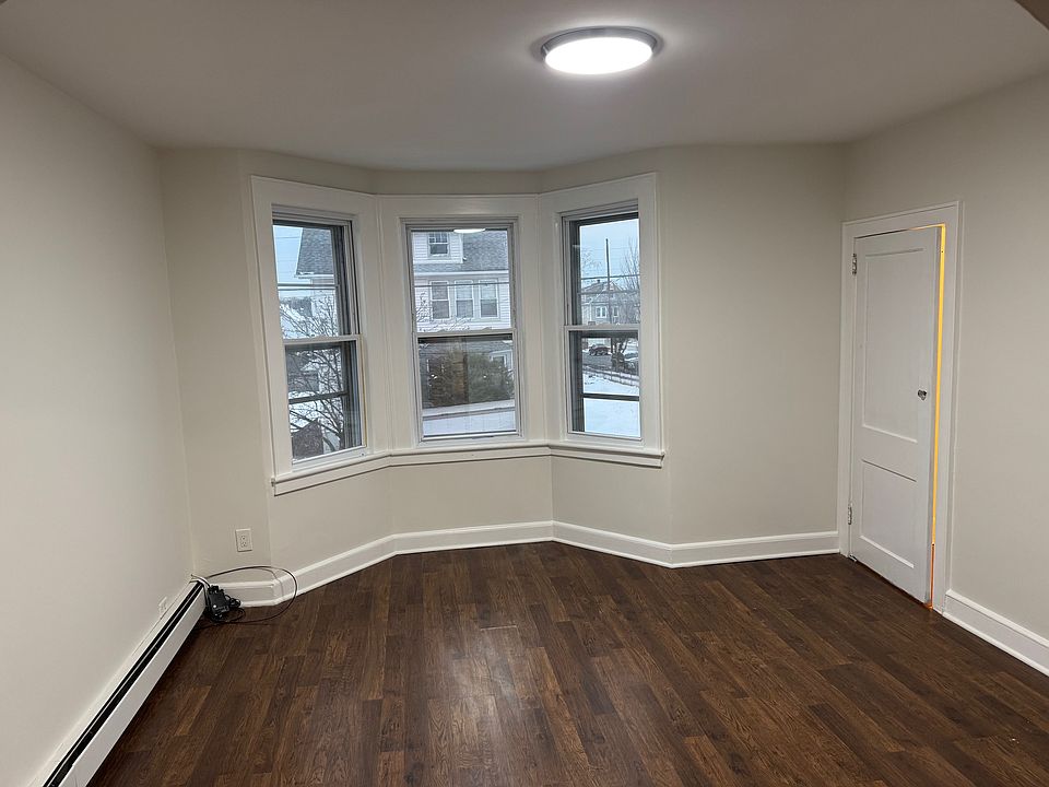 1st image of 126 Plauderville Ave #2