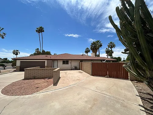 570 E Villa Nueva Dr Photo 1