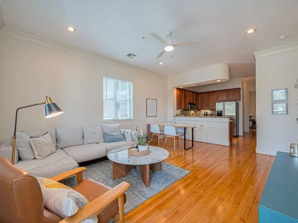 58 Briar Hollow Ln APT 303, Houston, TX 77027