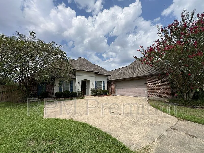7335 Oakview Dr