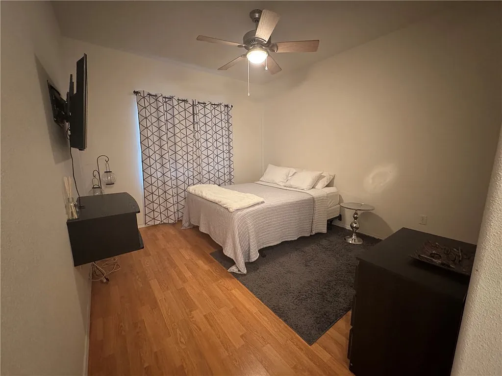 3 bed, 3.0 bath, 1884 sqft, $2,000 — Photo 4