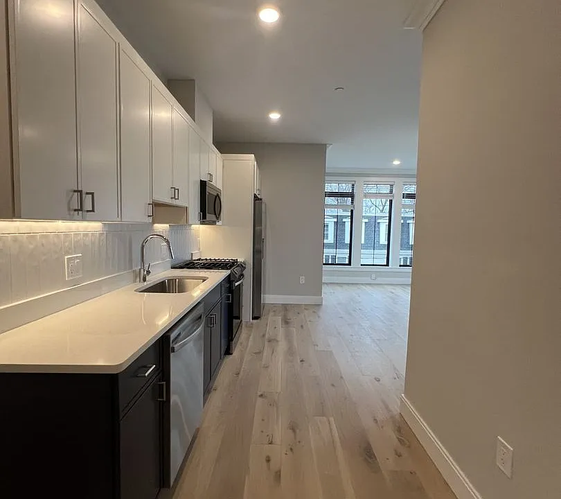 157 Everett St #302