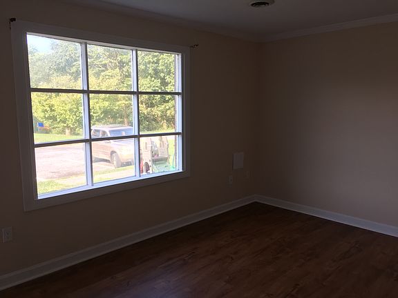 4th image of 212 Ash Hollow Dr
