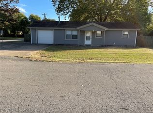 101 W Howard St, Roland, OK 74954