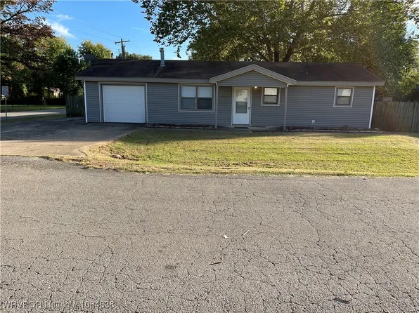 101 W Howard St, Roland, OK 74954