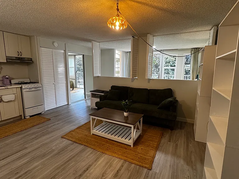 1129 Rycroft St #201 — Photo 1