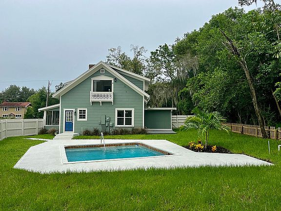 3rd image of 116 Ingleby Dr SE