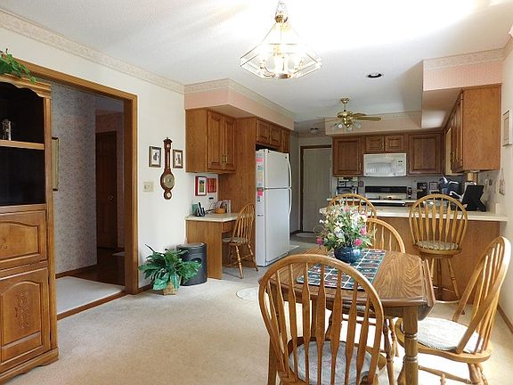 4th image of 153 Deerfield Cir