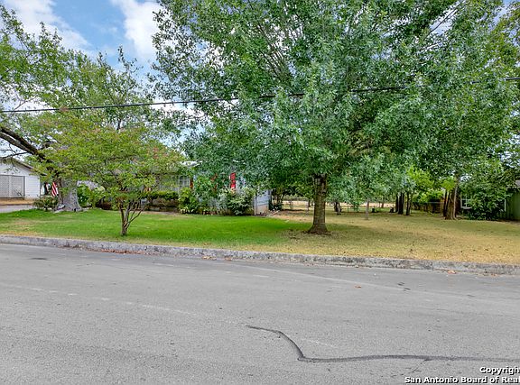 4th image of 1126 Dunlap Dr