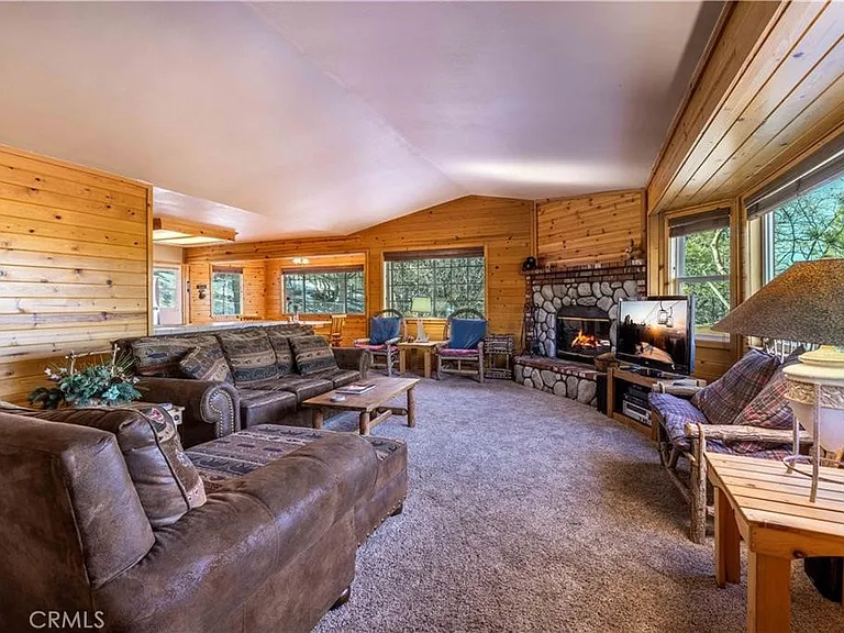 479 Villa Grove Ave — Photo 5