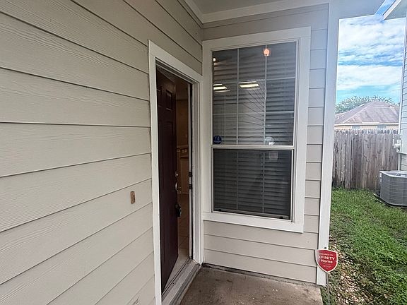 4th image of 8805 Elm Drake Ln