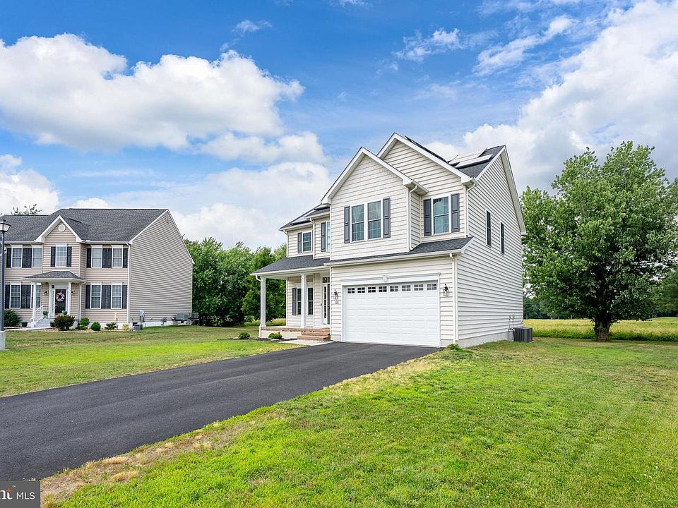 1st image of 121 W Green Ln