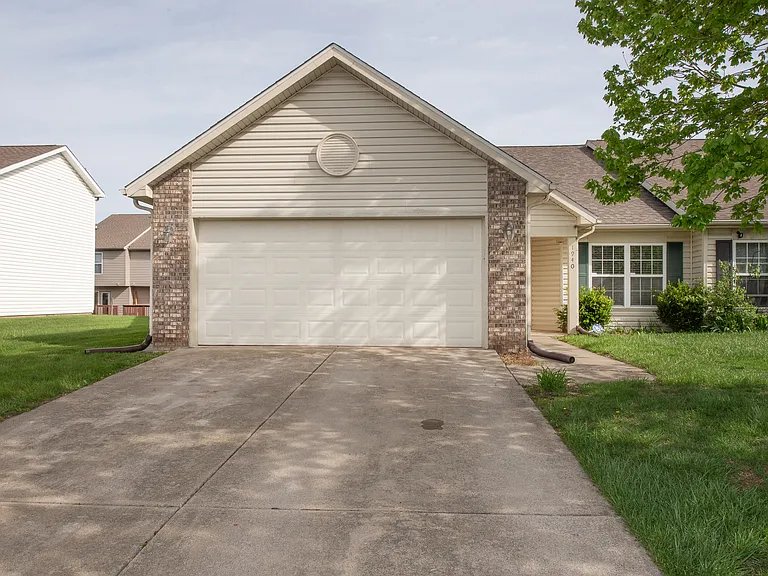 1940 Ellison Dr — Photo 1