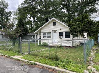 37 Riverside Dr, Oakland, NJ 07436