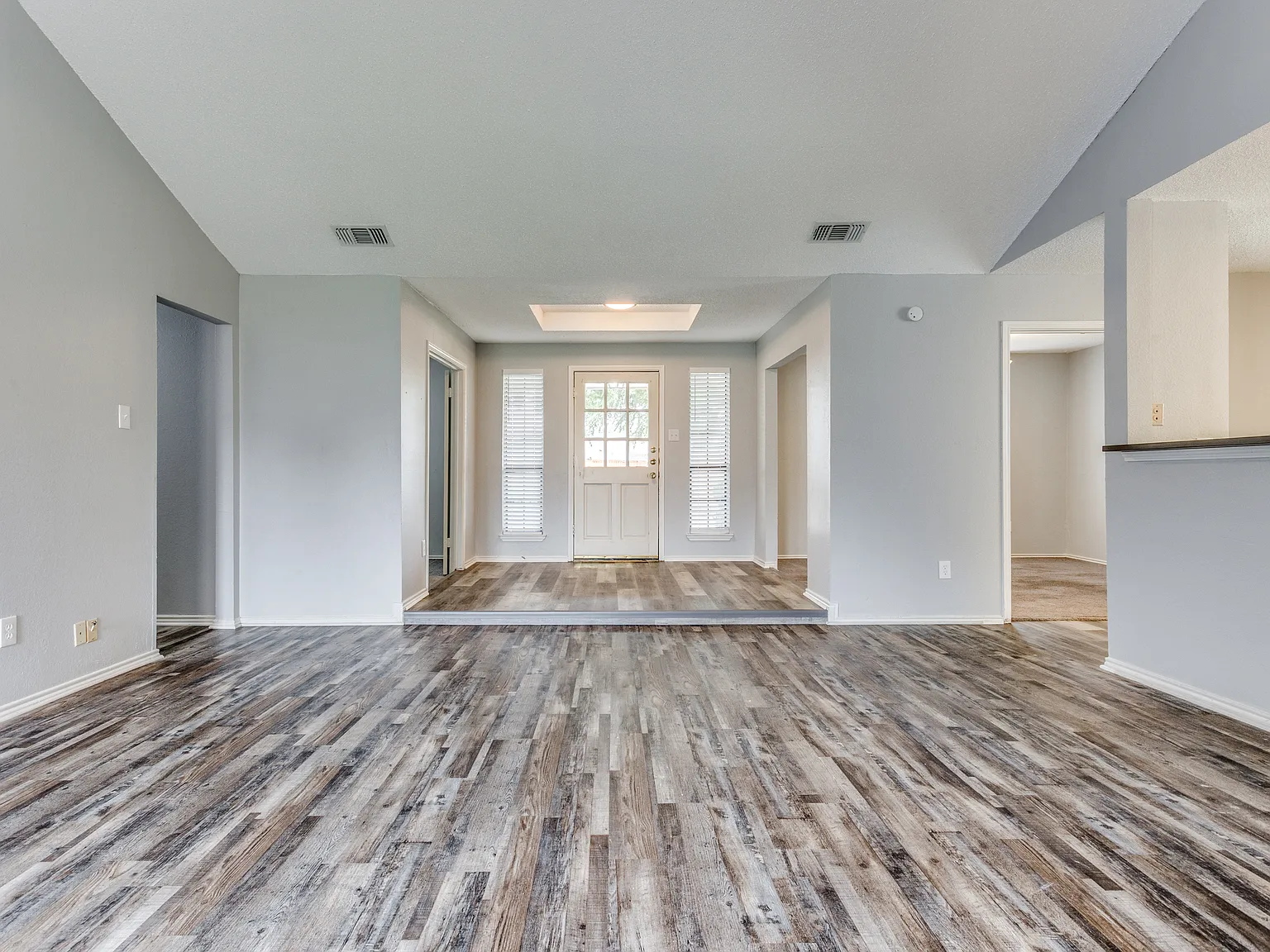 209 W Schreiber St — Photo 4