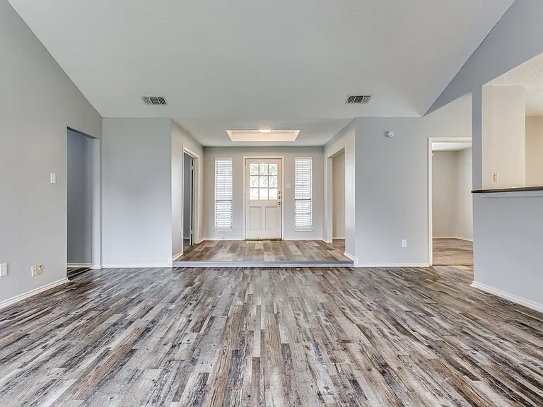 209 W Schreiber St — Photo 4