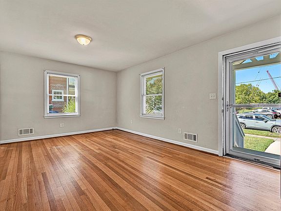 5th image of 816 Howbert Ave SW