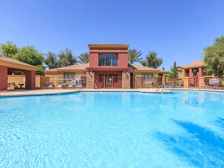 San Lucas Apartments — Photo 9