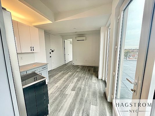 4th image of 3321 Glenwood Rd #8B