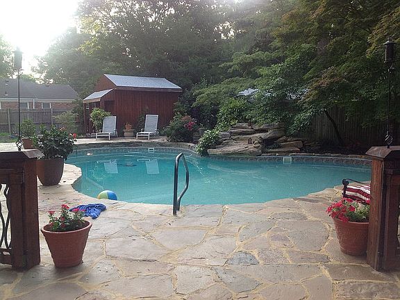 Pool and tiki bar area